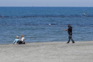 Finita la psicosi resteranno le ferite della guerra civile sanitaria