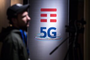 Altro che scorporo della rete tlc. È pronto il rilancio di Kkr su tutta Tim