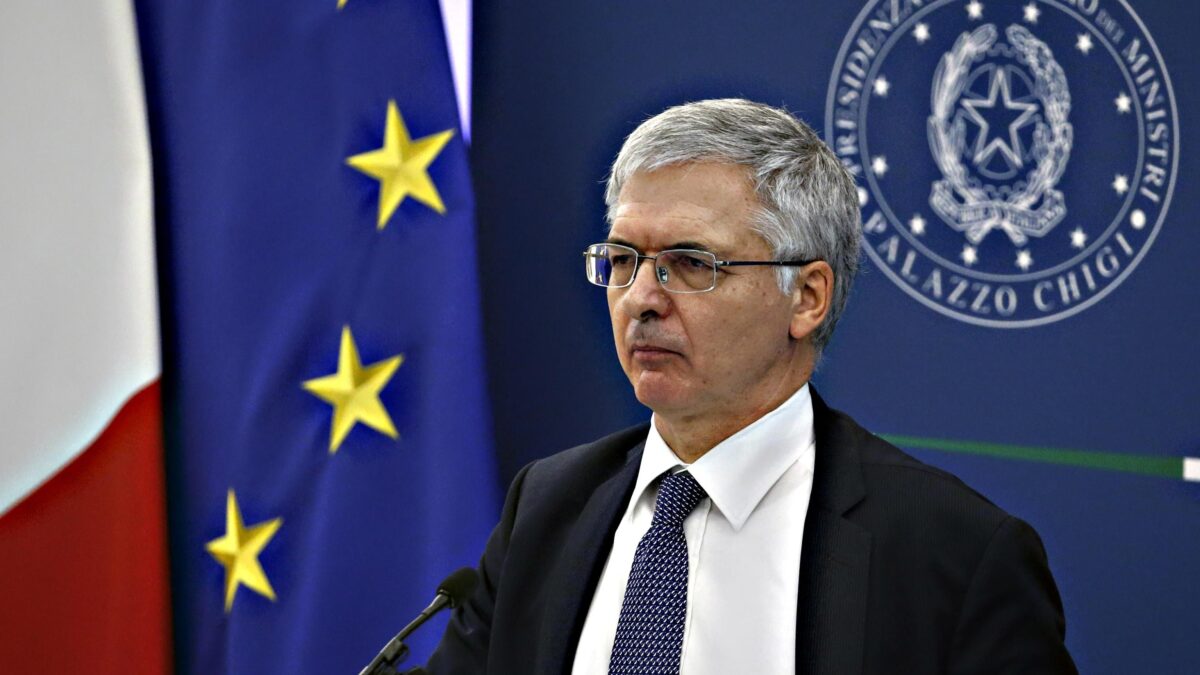 La Francia parte in quarta per rompere l’austerità. Ma la Germania non molla