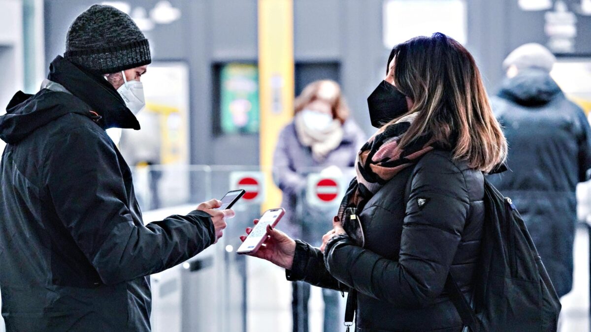 Tutti gli indizi e gli allarmi inascoltati che ci avrebbero evitato il green pass