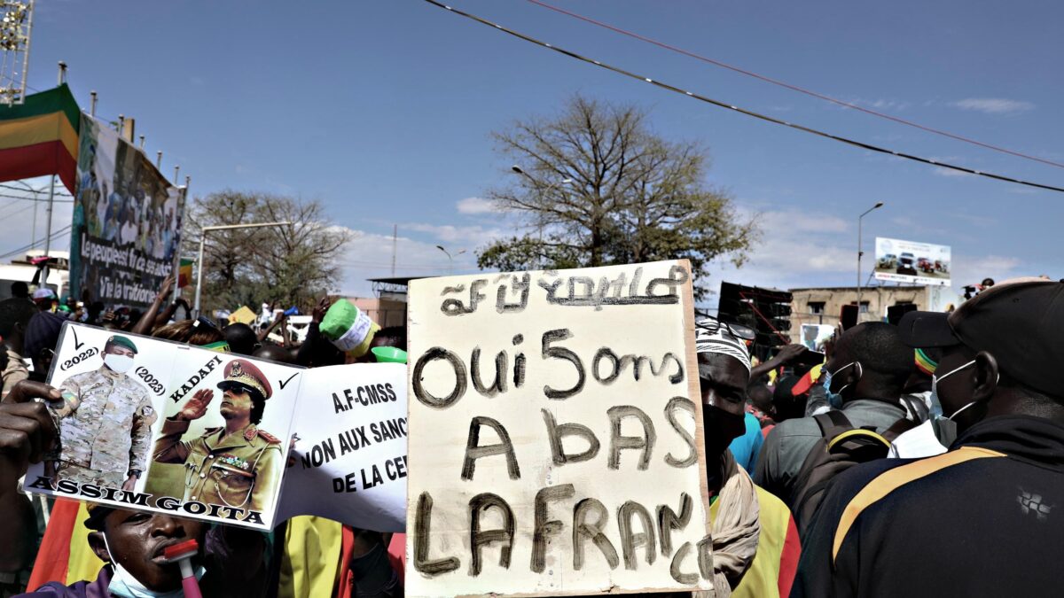 Il Mali si rivolta contro Macron