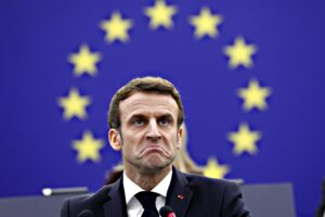 Macron presenta la «sua» Europa. «Aborto nella Carta dei diritti»