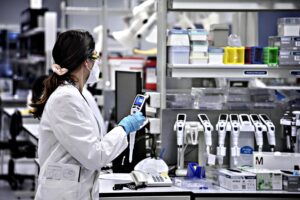 Il mondo usa i monoclonali italiani, l’Italia no