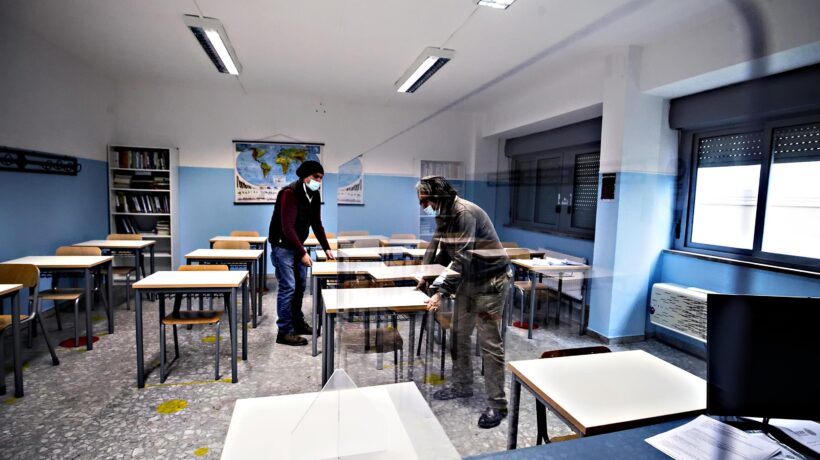 Le Regioni forzano la mano sulla scuola: in Piemonte classi in Dad con un solo caso