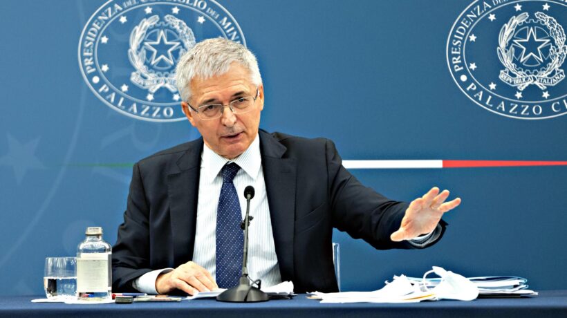 Italiani tracciati per tutto il 2022. Confusione su obblighi ed emergenza