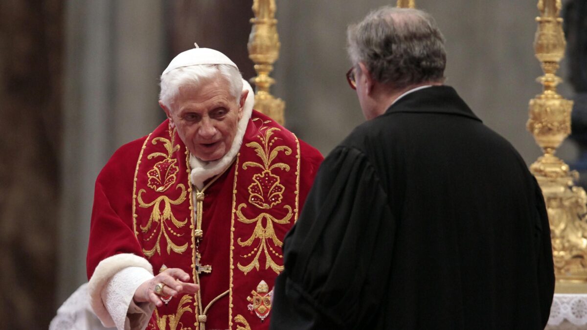 Scandalo abusi, il Vaticano scarica Ratzinger