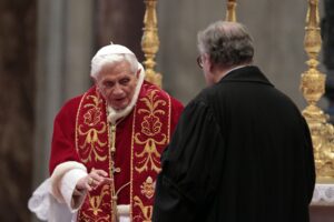 Scandalo abusi, il Vaticano scarica Ratzinger
