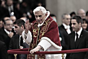 Abusi nel clero: tutti i punti oscuri nelle quattro accuse a Ratzinger