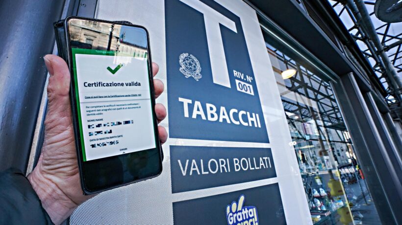 Tabaccai, botteghe ed edicole in coro: «Le regole sul pass ci penalizzano»