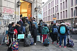 Vogliono la gogna anche alle elementari