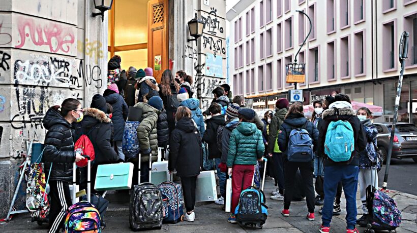 Vogliono la gogna anche alle elementari