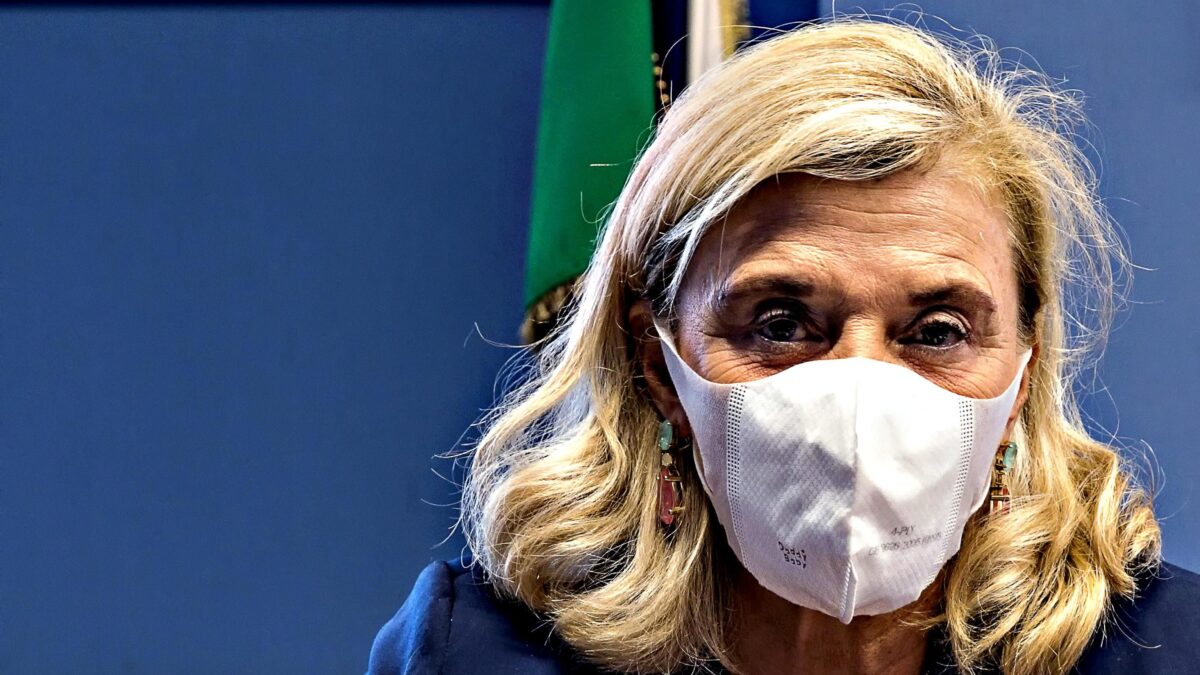 Il paradosso di Giuseppi sponsor di Lady 007
