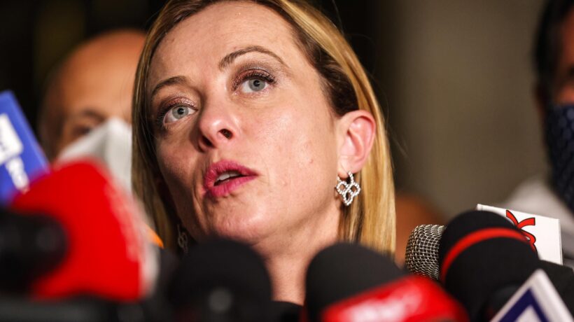 Fi si squaglia, il centrodestra va a sbattere. Ora si cerca l’intesa: «Presidente donna»
