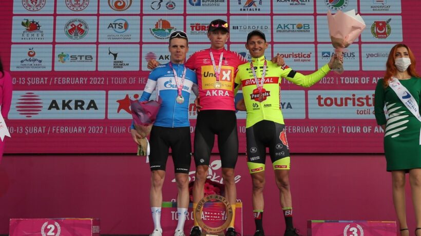 Il podio finale del Tour d'Antalya 2022 con Alessandro Fedeli al secondo posto