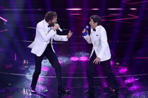 Sanremo 2022. Nella notte delle cover la sorpresa porta il nome di Jovanotti