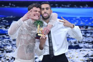 Cala il sipario sull’Ariston: sul podio tre generazioni della musica italiana