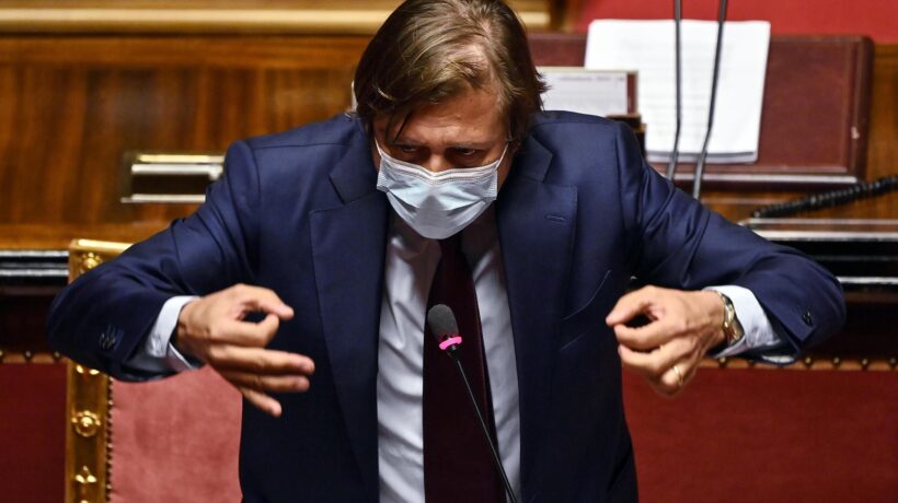 Ridotta la quarantena per i non vaccinati. Ma la discriminazione rimane intatta