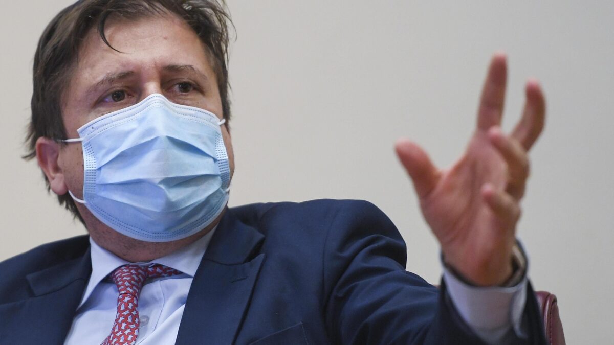 Ospedali nei guai: lasciati a casa migliaia di dipendenti immunizzati