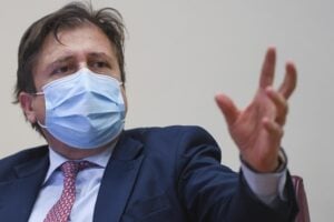 Ospedali nei guai: lasciati a casa migliaia di dipendenti immunizzati
