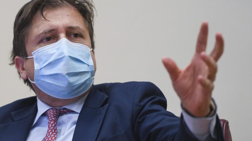 Ospedali nei guai: lasciati a casa migliaia di dipendenti immunizzati