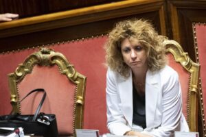 Barbara Lezzi: «Draghi ha esautorato il Parlamento»