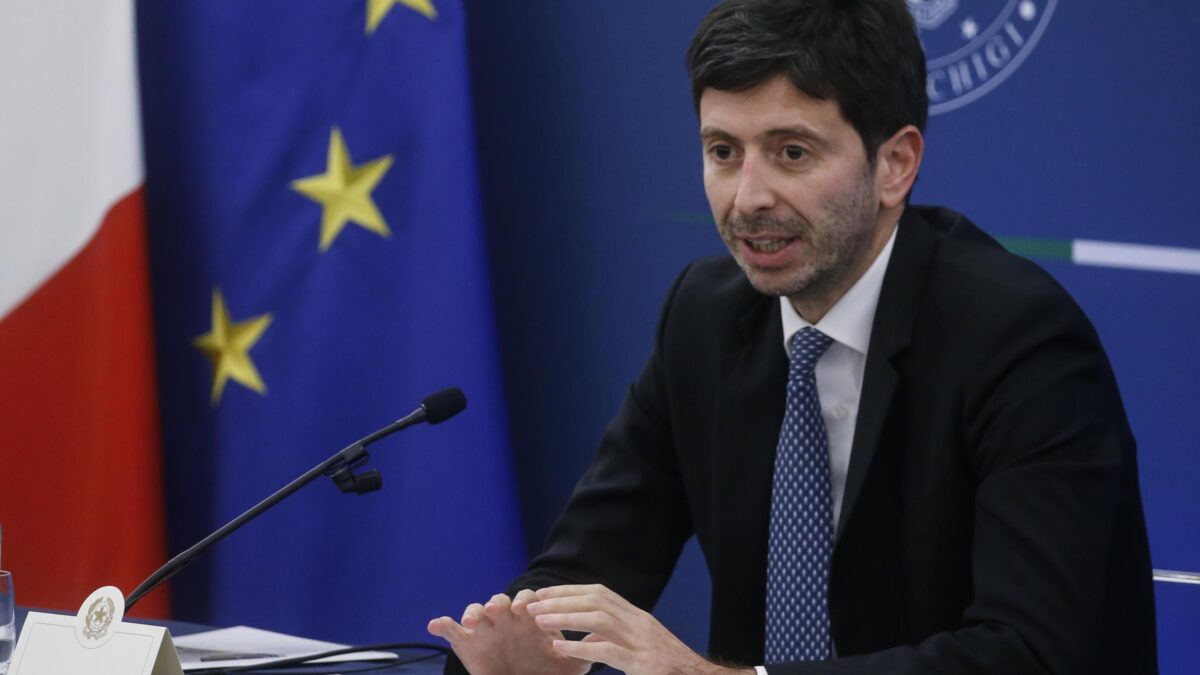 Dottori umiliati e Speranza non se ne va