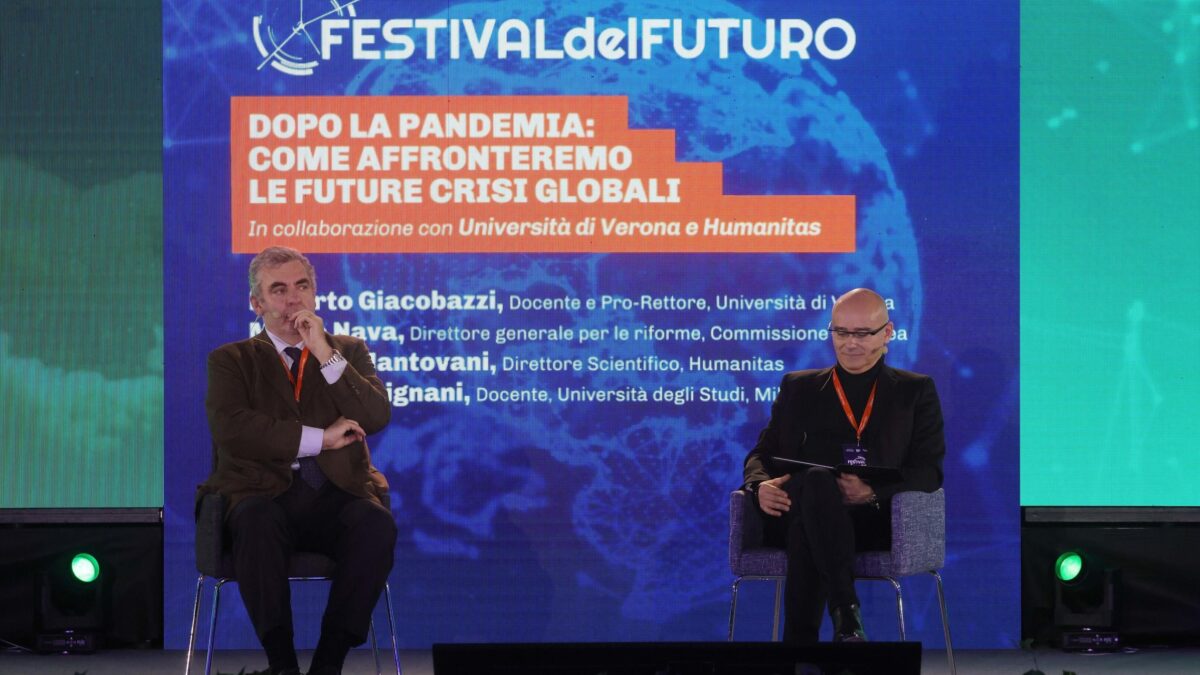 La virostar che salta tra pubblico e privato