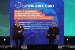 La virostar che salta tra pubblico e privato