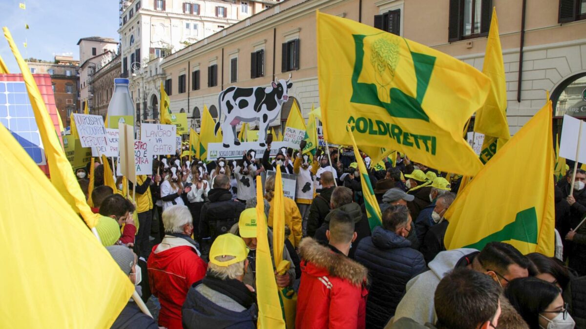Contadini in piazza contro l’inflazione e i prezzi imposti dalle grandi catene