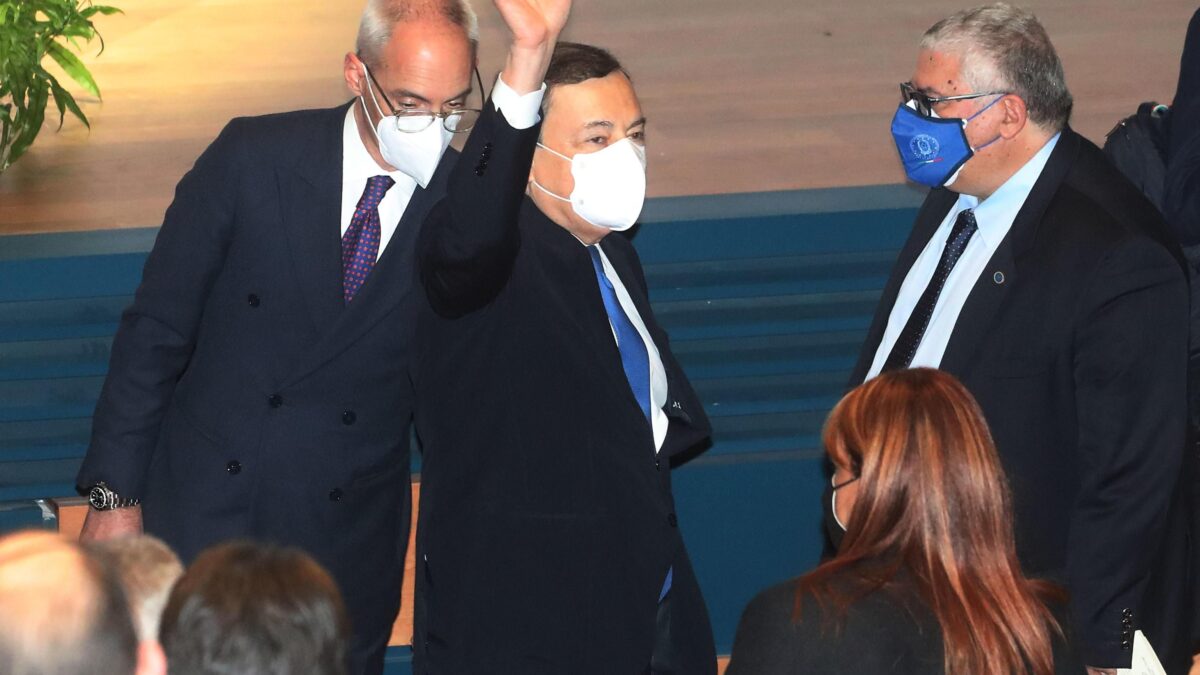 Draghi mena Speranza: «È ora di cambiare»