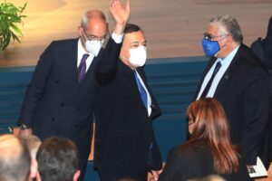 Draghi mena Speranza: «È ora di cambiare»