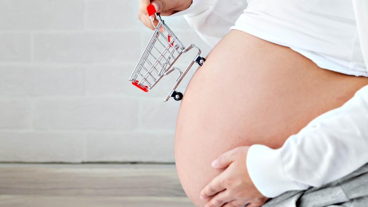 La fiera dell’utero in affitto a Milano: «È illegale, il sindaco Sala la fermi»
