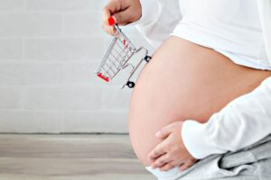 La fiera dell’utero in affitto a Milano: «È illegale, il sindaco Sala la fermi»