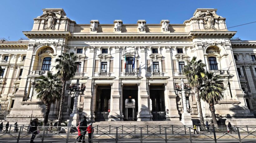 Il Miur si arrende alla deriva gender e usa la schwa nei documenti ufficiali