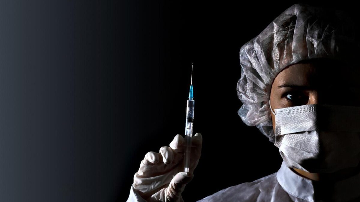 La caccia al non vaccinato ha creato solitudine, disperazione e isolamento
