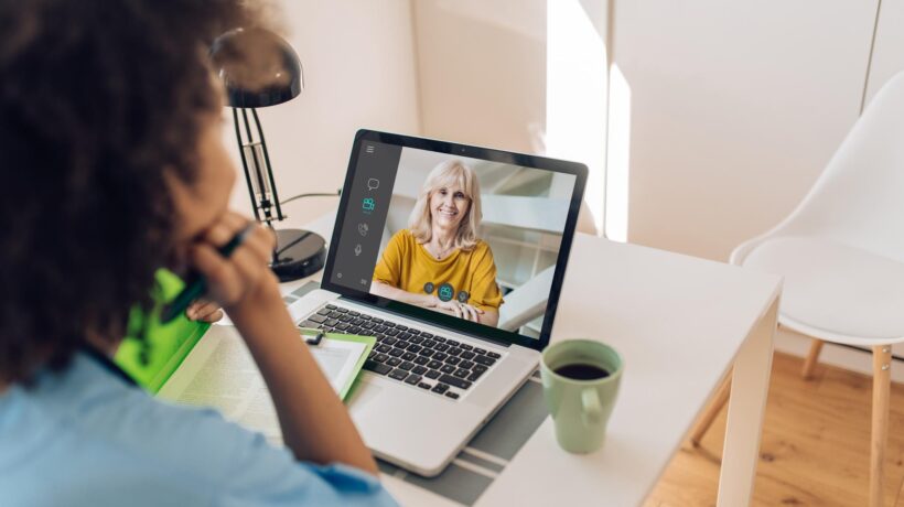 «No vax? Non lavori neanche online»