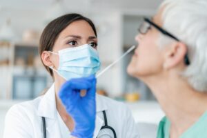 La scienza «tifa» immunità naturale. «Dura di più e resiste alle varianti»