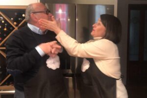 Le pillole di galateo di Petra e Carlo: gli inviti di Carnevale