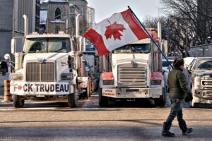 Canada, camionisti no pass in rivolta. Il premier fugge in un luogo segreto