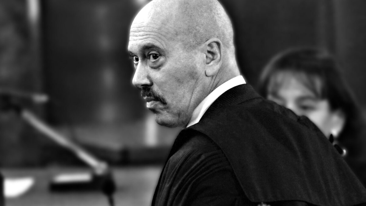 L’ex procuratore Greco fuori dai guai. Ma il Csm «indaga» sui processi Eni