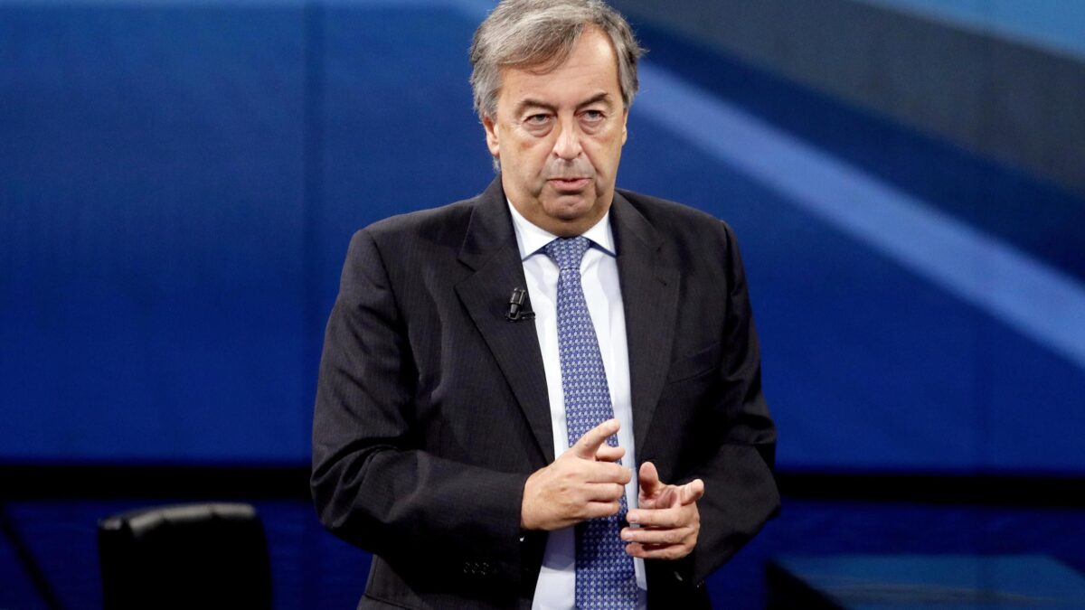 Burioni: in Rai un oracolo, sui social un asino