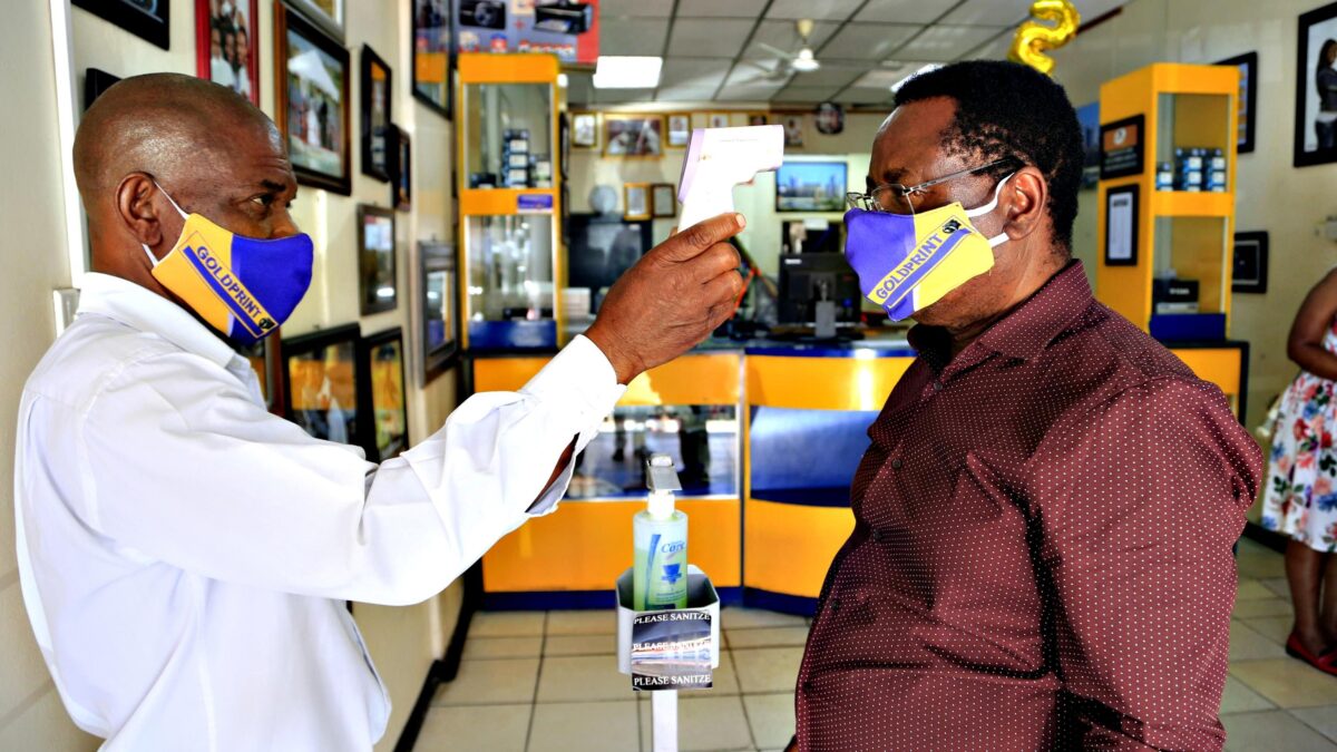 Africani immunizzati senza vaccino. Qui vogliono fare punture nelle culle