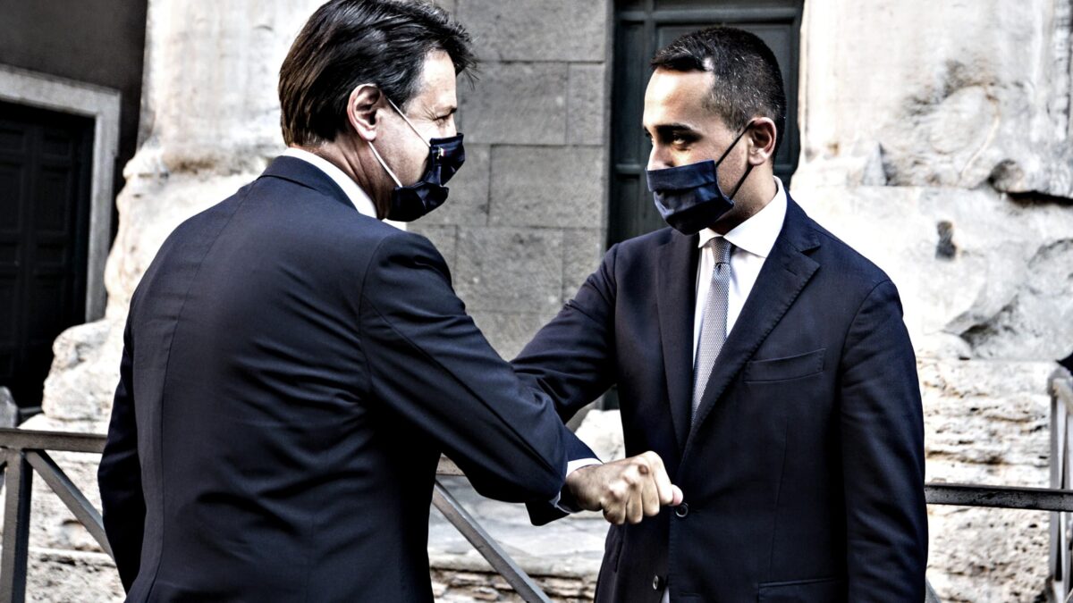 Il vaffa del M5s a Conte e Di Maio. È gelo tra la Meloni e Berlusconi