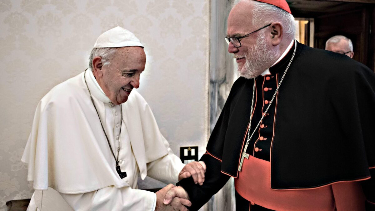 Abolizione del celibato, gay e abusi. Il vento liberal infuria sulla Chiesa