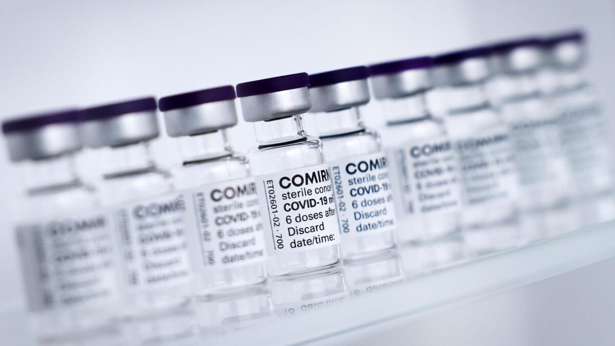 Il vaccino Pfizer fa il miracolo. Economico