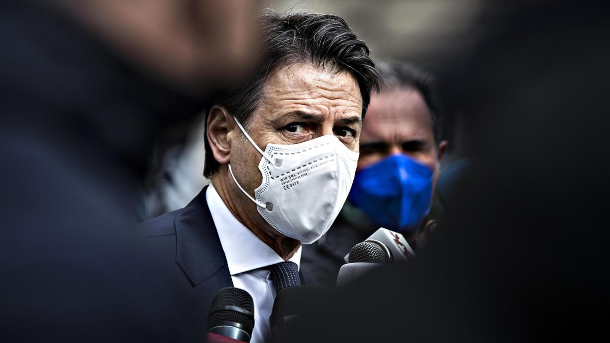 Conte decade ma si autoincorona leader