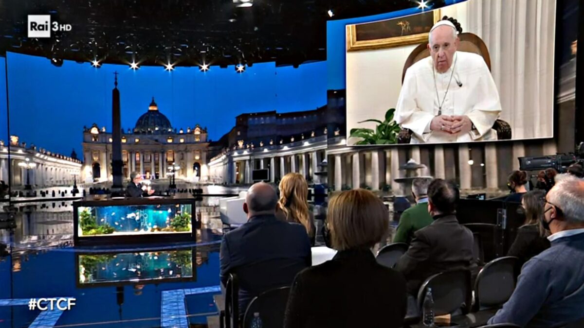 Rai sbertucciata in tutto il mondo. «Intervista senza domande al Papa»