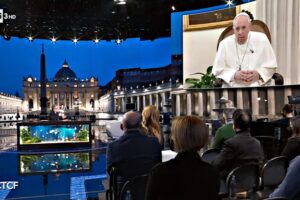 Rai sbertucciata in tutto il mondo. «Intervista senza domande al Papa»