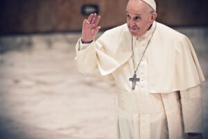 Francesco si libera dal miele di Fazio e spara sull’eutanasia. Imbarazzo cattodem
