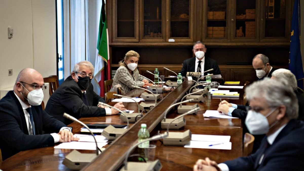 La relazione del Copasir: più attenzione all’intelligence e agli scenari di crisi